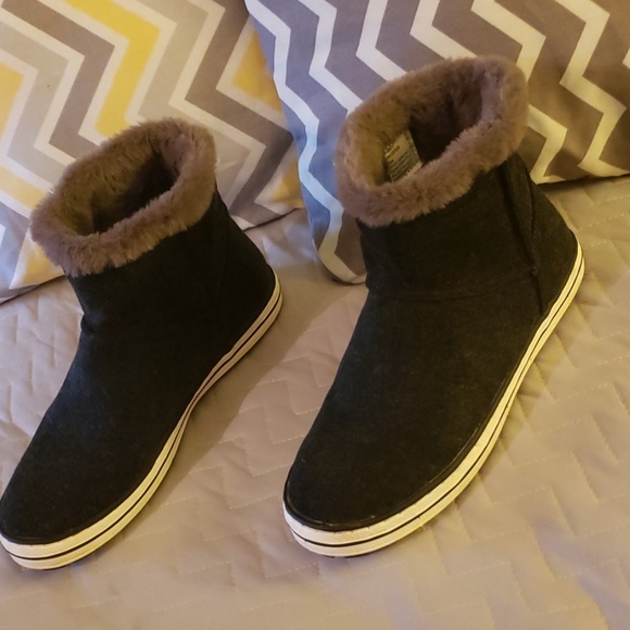 Red Head Boots With Fur Trim Size 7.5 - Picture 3 of 7